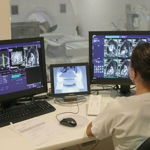 CENTRE DE RADIOLOGIE INTERVENTIONNELLE CHU DIJON  Dijon, Radiologue, Radiologie irm, Radiologie scanner