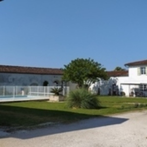 Domaine Moulin d'Elemiah Gémozac, Entreprise locale