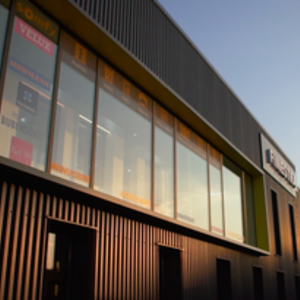 Finestra Quimper, Entreprise locale