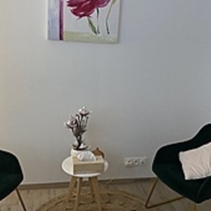 Valerie Azzola Vertou, Hypnothérapeute