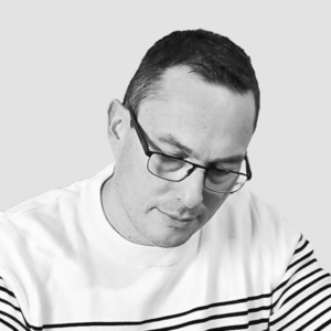 José Corral Saint-Jean-de-Sauves, Voyance cartomancie, Consultant