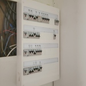 Courant Positif Albi, Entreprise locale