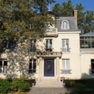 Institut Cassiopée Chatou, Entreprise locale