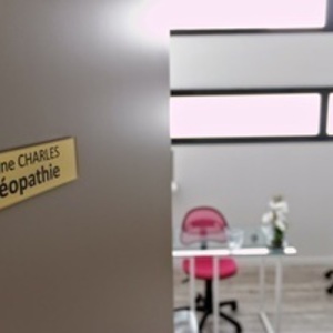 Caroline Charles Guyancourt, Entreprise locale