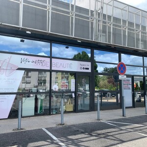 B'l avec un grand ELLE Rezé Rezé, Institut de beauté, Cabinet esthétique, Centre d'esthétique, Esthéticienne, Esthétique, Salon d'esthétique