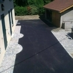 Frédéric Figuet Oyeu, Entreprise locale