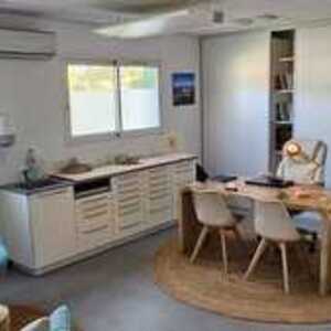 CÉLINE SOLINHAC  Arès, Entreprise locale