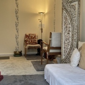 Estelle BAYET Pontoise, Entreprise locale