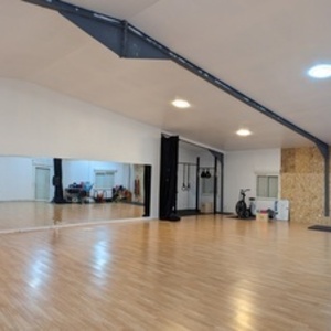 Le Hangar Neuville-de-Poitou, Entreprise locale